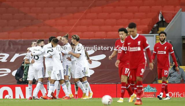 利兹联逆转取胜,继续朝着欧战目标前进 利兹联逆转取胜,继续朝着欧战目标前进