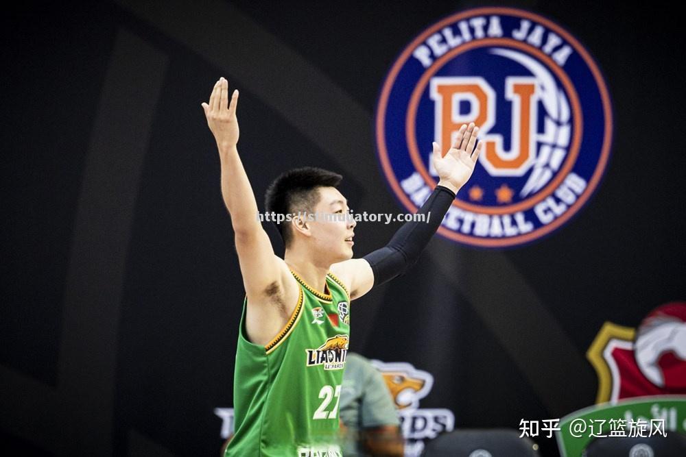 星空体育-球员在关键时刻挺身而出,帮助球队赢得比赛