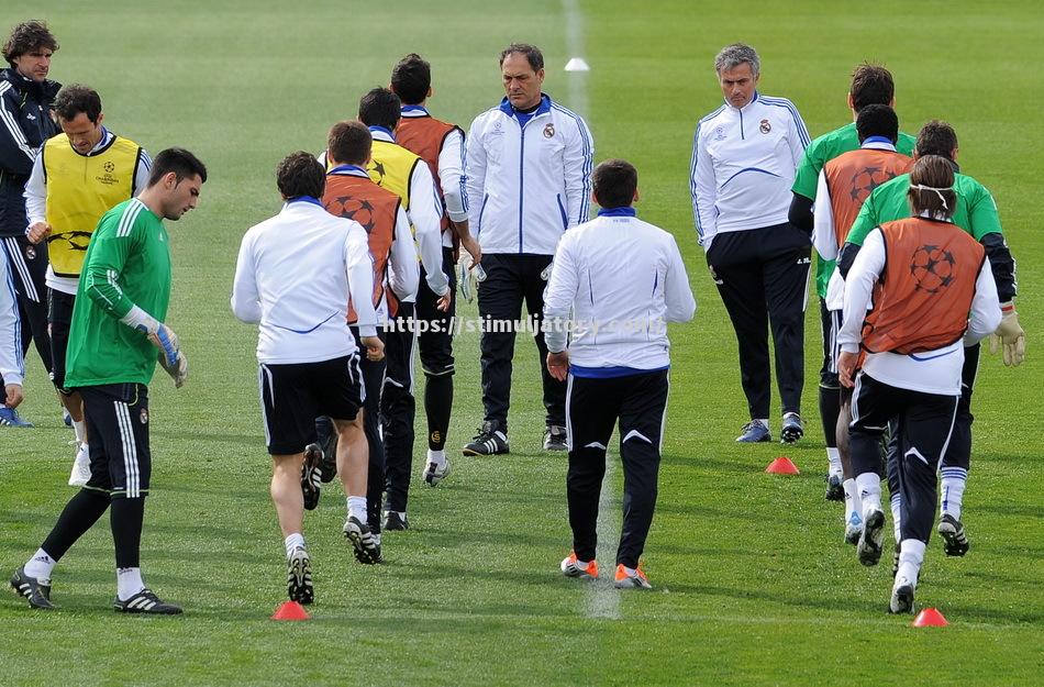 荷兰女足队员奋力在训练中突破自我,备战赛季 荷兰女足队员奋力在训练中突破自我,备战赛季