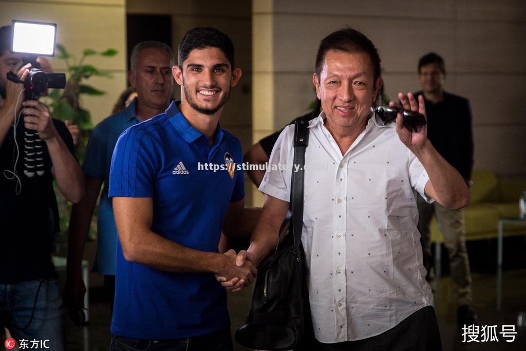 巴伦西亚球迷联谊会活动举行,共同庆祝胜利! 巴伦西亚球迷联谊会活动举行,共同庆祝胜利!