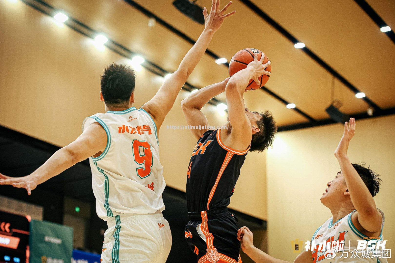 亚洲篮球巅峰对决引人瞩目,火爆程度超乎想象 亚洲篮球巅峰对决引人瞩目,火爆程度超乎想象