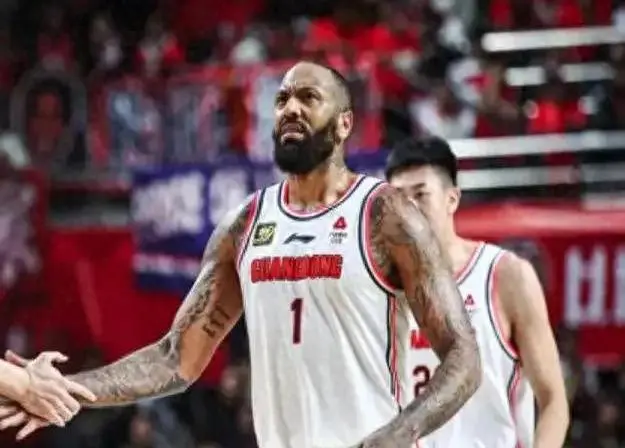 球队连胜势头不断，稳坐榜首位置