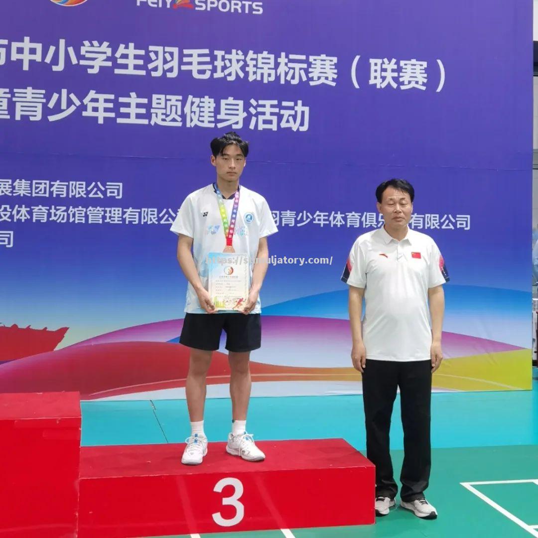 星空体育-球员在比赛中展现高超技艺,带领球队获胜