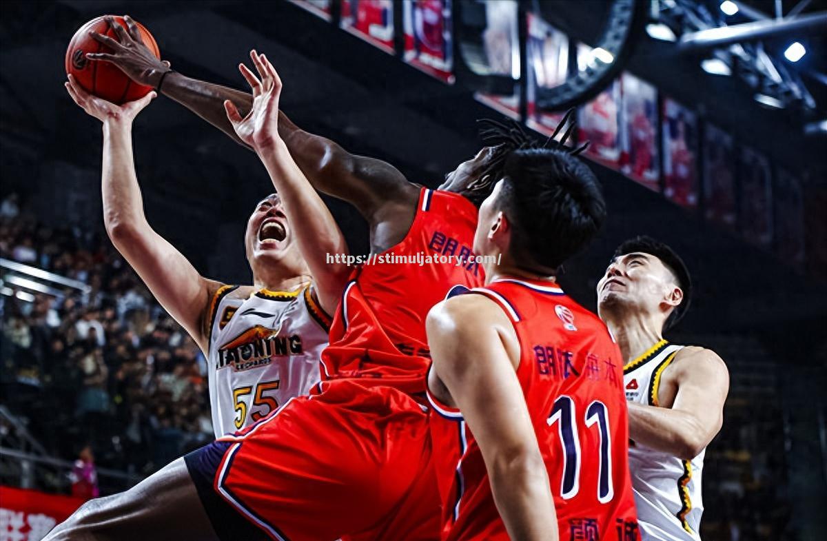 星空体育-关键比赛时刻,球队士气高涨表现出色