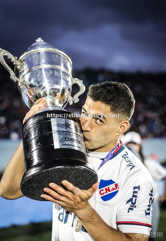 乌拉圭中锋梅开二度，带领球队取胜