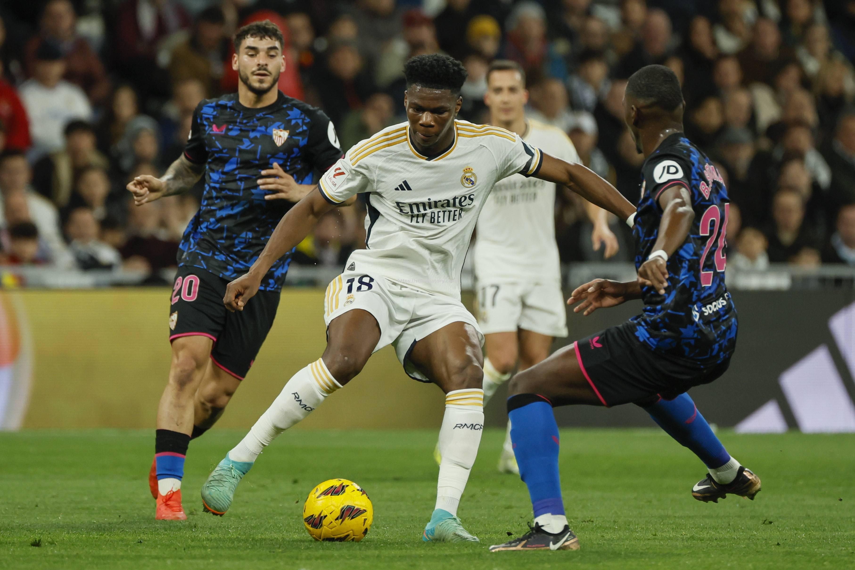 塞维利亚中场控制力强，击败对手